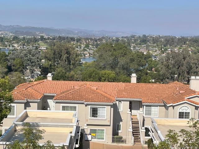 1680 Via Ocioso, San Marcos CA: https://media.crmls.org/mediaz/b029b1ff-175f-471e-a102-568f6ee645e6.jpg