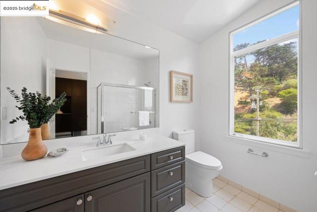 678 Clipper St, San Francisco CA: https://media.crmls.org/mediaz/b029e0ec-d79b-4805-90bf-99a3e516591a.jpg