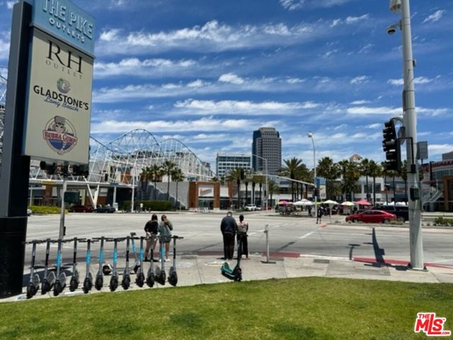 The Pike Pier Restaurants & Sh