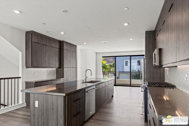 906 Cameron Center Drive, Palm Springs, CA 92264
