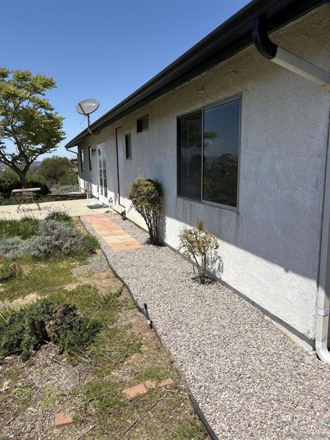 6702 Rainbow Hts. Rd.,  CA: https://media.crmls.org/mediaz/b02acb66-8b51-46c8-9e8b-fdc2f04dd046.jpg