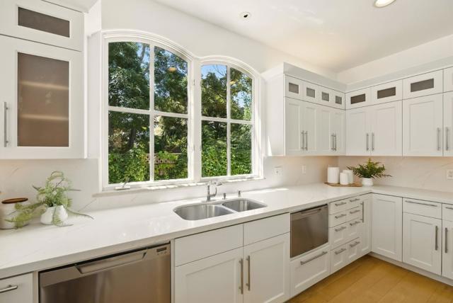 842 Boyce Avenue, Palo Alto CA: https://media.crmls.org/mediaz/b02b097b-a72f-45a6-8f9c-51c6eaa82f55.jpg