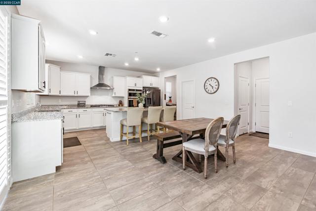 158 Wooley Creek Way, Brentwood CA: https://media.crmls.org/mediaz/b02b6927-9899-4002-be0c-670da25b454f.jpg