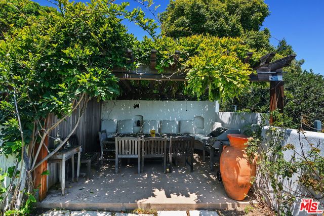 1166 LAS PULGAS Place, Pacific Palisades CA: https://media.crmls.org/mediaz/b02b77f7-ae57-41f0-9891-d370c1ea9cf4.jpg