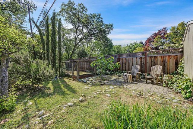 203 Roberta Ave, Pleasant Hill CA: https://media.crmls.org/mediaz/b02ca6f1-fb41-446d-92c9-0d838aef8391.jpg