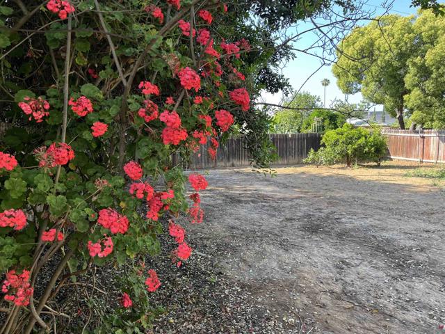 228 E 15th Ave, Escondido CA: https://media.crmls.org/mediaz/b02d0c49-5304-467f-9528-a889795ac38a.jpg