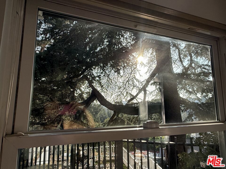 https://media.crmls.org/mediaz/b02d3734-c36e-49ea-aa71-ae63078b55b0.jpg?preset=X-Large