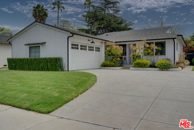 990 SUNSET Avenue photo 3