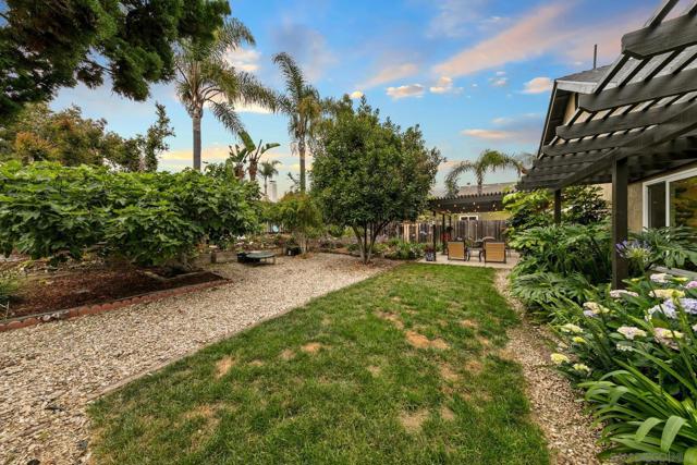 1554 Traveld Way, Encinitas CA: https://media.crmls.org/mediaz/b02d880b-2c82-416a-b3b5-30255b439a25.jpg