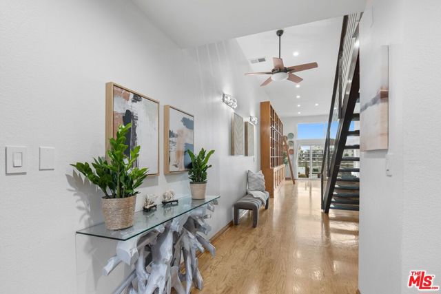 3950 Via Dolce, Marina del Rey CA: https://media.crmls.org/mediaz/b02dd72d-6ff0-4003-b2e8-fed214b7204d.jpg