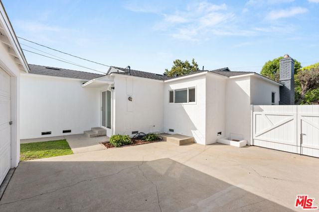 8205 Dunbarton Avenue, Los Angeles, California 90045, 4 Bedrooms Bedrooms, ,2 BathroomsBathrooms,Single Family Residence,For Sale,Dunbarton,24401657