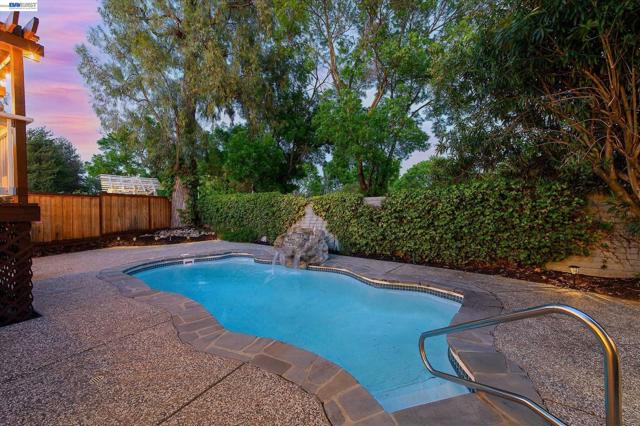 5943 Corte Arboles, Pleasanton CA: https://media.crmls.org/mediaz/b02e97b4-6b07-48fc-bb7c-e86c786d1993.jpg