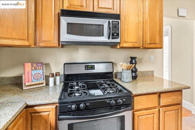 3058 Berlin Way, Oakland CA: https://media.crmls.org/mediaz/b02ebc98-e352-489f-9427-a9fa942a81c9.jpg