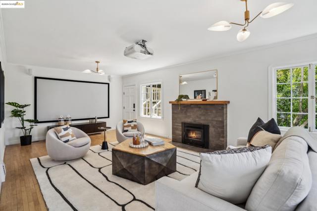 6051 MARGARIDO Dr, Oakland CA: https://media.crmls.org/mediaz/b02ef803-dcf4-4bb8-a60a-df6c8b18e745.jpg