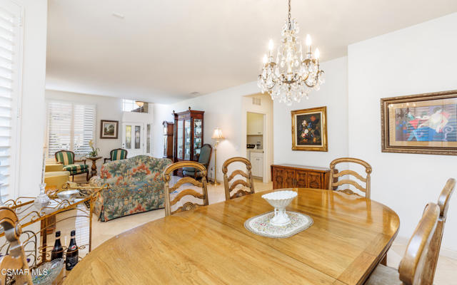 20769 Lugano Way, Porter Ranch CA: https://media.crmls.org/mediaz/b02f3a42-325d-4196-9a75-ed6a36d05b57.jpg