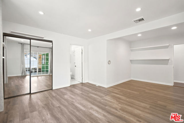 7048 Zelzah Avenue photo 18