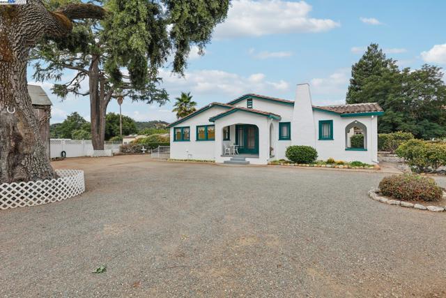 11768 Main St, Sunol CA: https://media.crmls.org/mediaz/b02f51d6-db37-431c-b423-7105080ae2a7.jpg