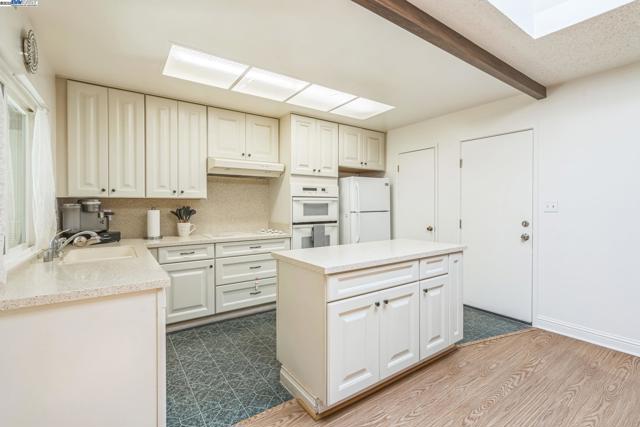 1849 Sherman Dr, Union City CA: https://media.crmls.org/mediaz/b0300c5d-dd97-465f-b916-a3a0dbb28493.jpg