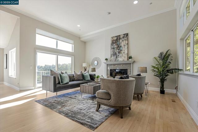 4 Berrybrook Hollow, Orinda CA: https://media.crmls.org/mediaz/b0301ca7-e851-49f8-8c0d-4a5cc4e8ef02.jpg