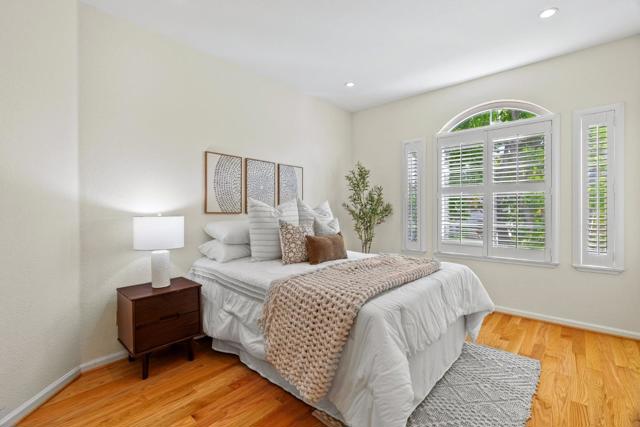 986 Governors Bay Drive, Redwood City CA: https://media.crmls.org/mediaz/b0301eec-64db-4ec6-9417-d07d78324247.jpg