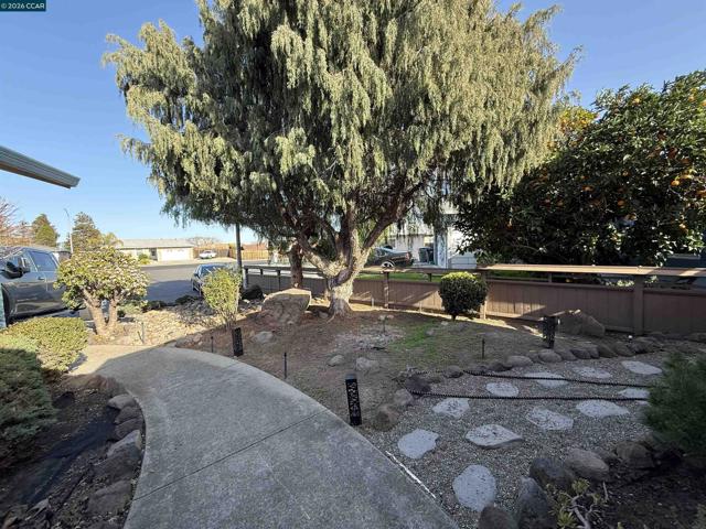 2132 Misty Ct, Pittsburg CA: https://media.crmls.org/mediaz/b030a72c-5fdf-4839-b4a0-5baef0e50bc6.jpg