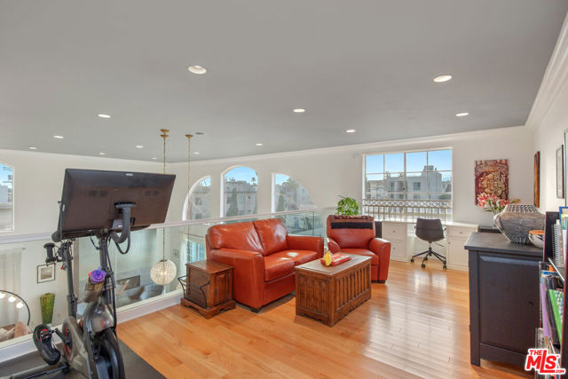 Drew Fenton | 11723 Goshen Avenue Los Angeles CA | MLS: 7431022