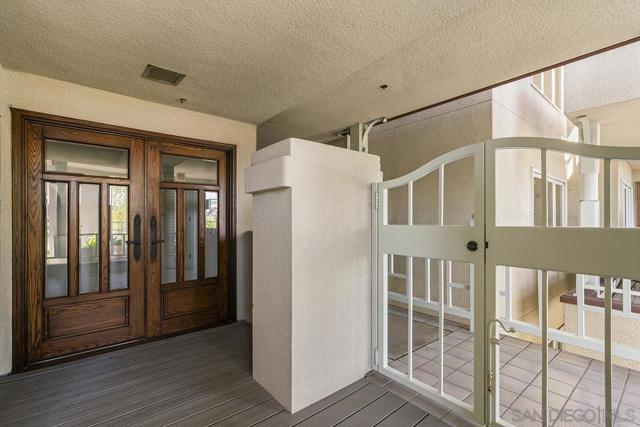 1099 1st St, Coronado CA: https://media.crmls.org/mediaz/b03113f1-7246-4165-9d42-ac0d19d33cb1.jpg
