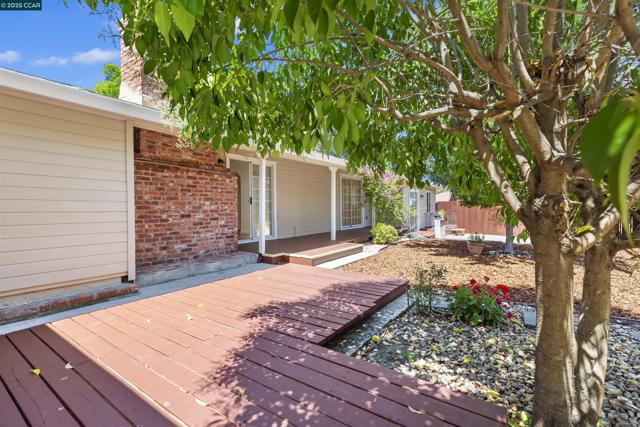 828 Bancroft Rd, Walnut Creek CA: https://media.crmls.org/mediaz/b032354b-4e76-4dbc-9b09-73aa953dbb9d.jpg