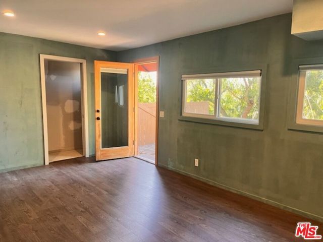 1915 Apex Avenue, Los Angeles CA: https://media.crmls.org/mediaz/b0326151-d126-41bd-ac4e-669376ac0f45.jpg