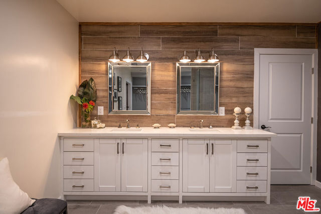 4370 Beck Avenue, Studio City CA: https://media.crmls.org/mediaz/b0331bda-89d9-46dd-bcf4-70f828e1babc.jpg