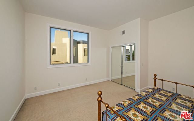 5105 Via Donte, Marina del Rey CA: https://media.crmls.org/mediaz/b033d0ed-c3b9-4599-8c75-df0bfef9e921.jpg