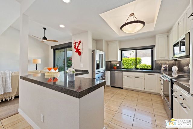 1346 E Andreas Road, Palm Springs CA: https://media.crmls.org/mediaz/b033df1a-aba9-404f-bd84-30f3d0789e28.jpg