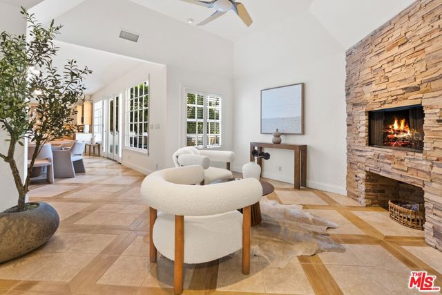 2596 Wallingford Drive, Beverly Hills CA: https://media.crmls.org/mediaz/b034a47e-4eb5-49f7-87f5-1cea000e632f.jpg