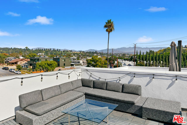 3288 N Canary Way, Los Angeles CA: https://media.crmls.org/mediaz/b034d115-1f3c-439e-9208-2073c1de3be4.jpg