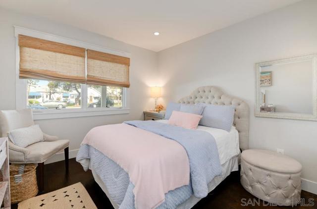 455 J Ave, Coronado CA: https://media.crmls.org/mediaz/b034eac5-99ac-4f19-a6cf-6d5e2f5d1e60.jpg