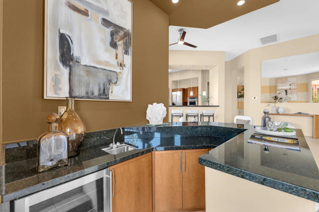 50050 Camino Privado, La Quinta CA: https://media.crmls.org/mediaz/b0354fbd-ea9f-42d5-90b5-971f9ac528e2.jpg