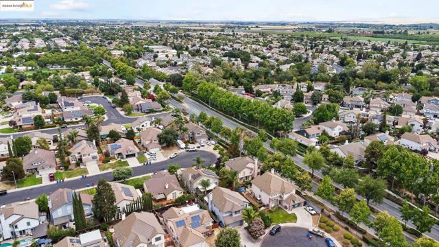 20 Goldmeadow Ct, Brentwood CA: https://media.crmls.org/mediaz/b0355cc0-8407-4bbf-8797-96df1922cb13.jpg