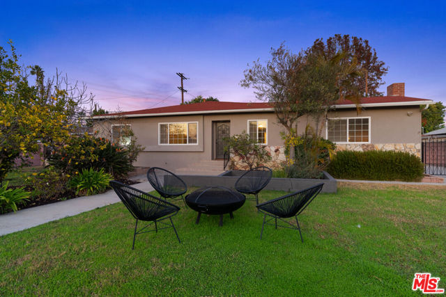 4242 Grand View Boulevard, Los Angeles CA: https://media.crmls.org/mediaz/b035cd07-67b5-437e-b1b7-3eef3b9aff5c.jpg