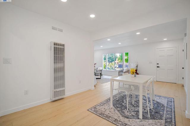 18760 Sandy Rd, Castro Valley CA: https://media.crmls.org/mediaz/b035ce78-4f92-4e07-a6a9-0e012b03e9a6.jpg