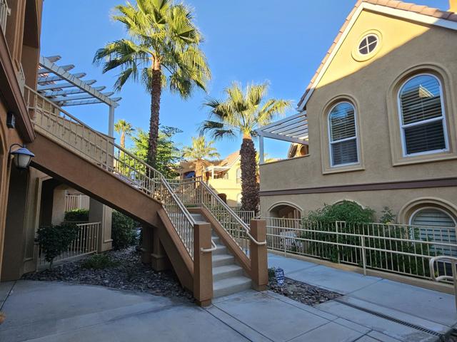 45245 Seeley Drive, La Quinta CA: https://media.crmls.org/mediaz/b03654d4-6ad0-4d6e-8079-bc6ccf9d35a9.jpg