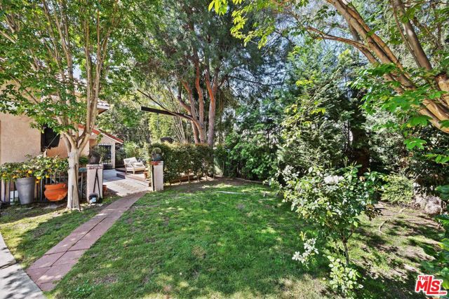 645 N Mc Cadden Place, Los Angeles CA: https://media.crmls.org/mediaz/b03676c3-6518-4f6c-93e5-ebf79991d17d.jpg