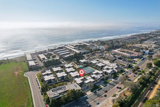 872 S Sierra Ave, Solana Beach CA: https://media.crmls.org/mediaz/b0367957-c6d4-4902-a955-db2b3429ecec.jpg
