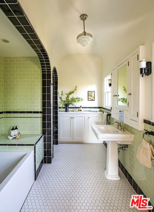 2250 N Berendo Street, Los Angeles CA: https://media.crmls.org/mediaz/b036a1d5-90e2-44bd-910c-9022e96460e0.jpg