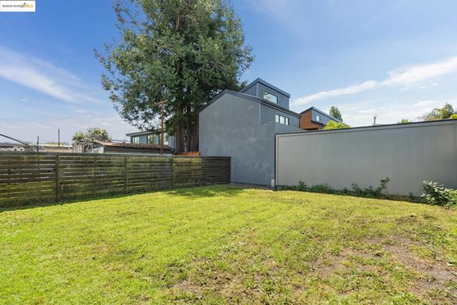 2808 9Th St, Berkeley CA: https://media.crmls.org/mediaz/b037877d-59da-40cf-a754-4b8d9cda32cd.jpg
