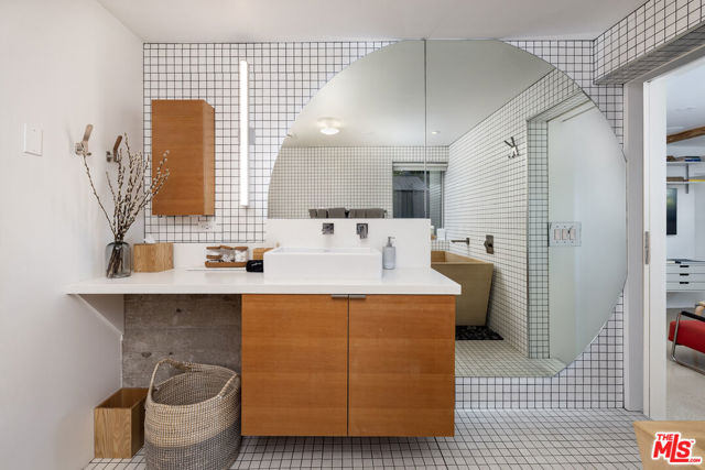 1274 San Miguel Avenue, Santa Barbara CA: https://media.crmls.org/mediaz/b037a434-842e-4073-b657-f3f9c3760724.jpg