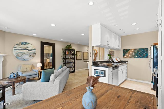 2623 Antonio Drive, Camarillo CA: https://media.crmls.org/mediaz/b038db01-c6c8-4f62-904e-f639cc01ff0b.jpg