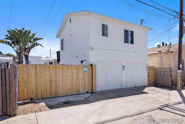 2948 50 Franklin Ave, San Diego CA: https://media.crmls.org/mediaz/b0396499-845c-4541-b0d3-feab9fdffd3b.jpg