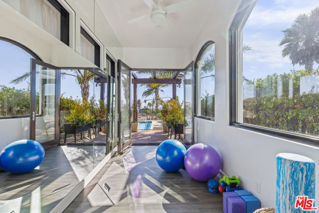 30532 MORNING VIEW Drive, Malibu CA: https://media.crmls.org/mediaz/b039733a-5b57-4c57-8268-efdf5fe2a161.jpg