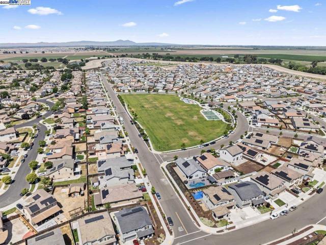 323 Sacramento St, Lathrop CA: https://media.crmls.org/mediaz/b039fd9d-7a41-4d92-bf51-a3b97e0ef01f.jpg