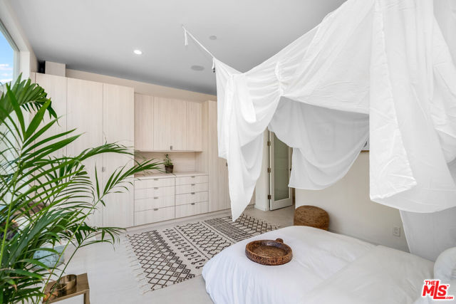 2407 San Marco Drive, Los Angeles CA: https://media.crmls.org/mediaz/b039fffb-8544-4697-b49d-01d2481525be.jpg